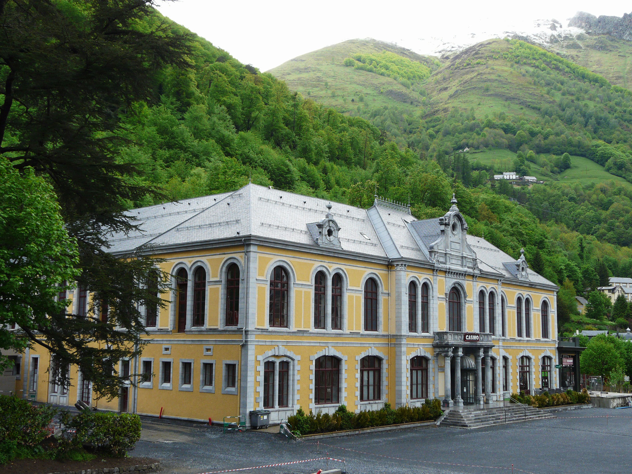 Cauterets (Photo license: CC BY-SA 3.0)